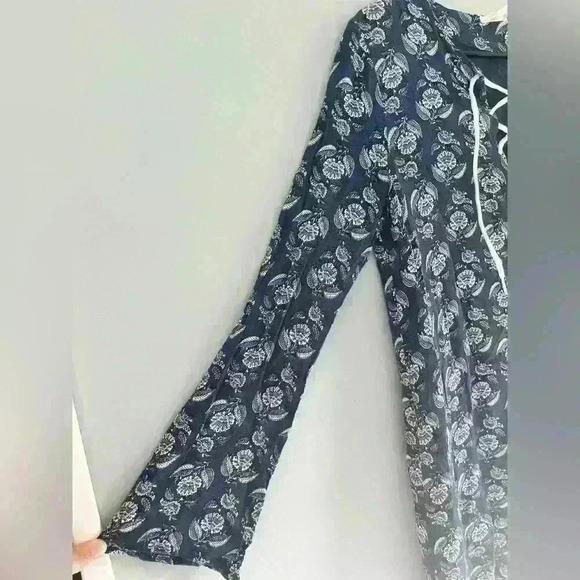 Everly Paisley bell sleeve dress size M - Picture 5 of 9